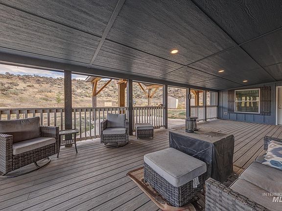 3rd image of 1587 Gentry Ln