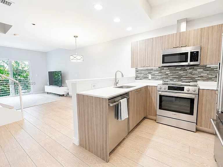 619 Meridian Ave #4 — Photo 6