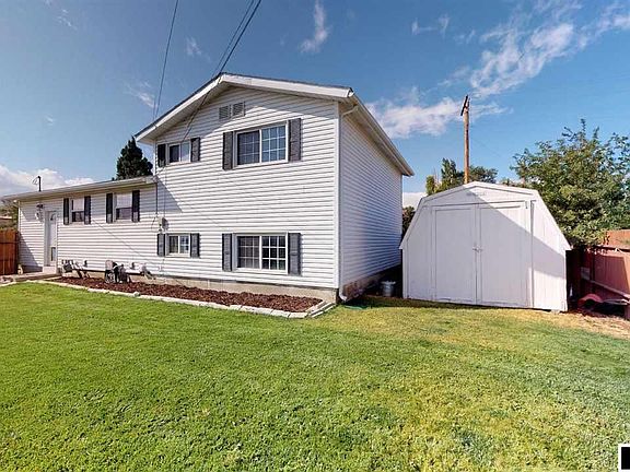 3rd image of 490 Logan St