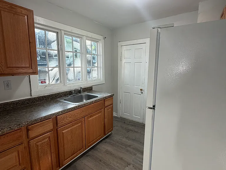 106 Home Ave — Photo 3