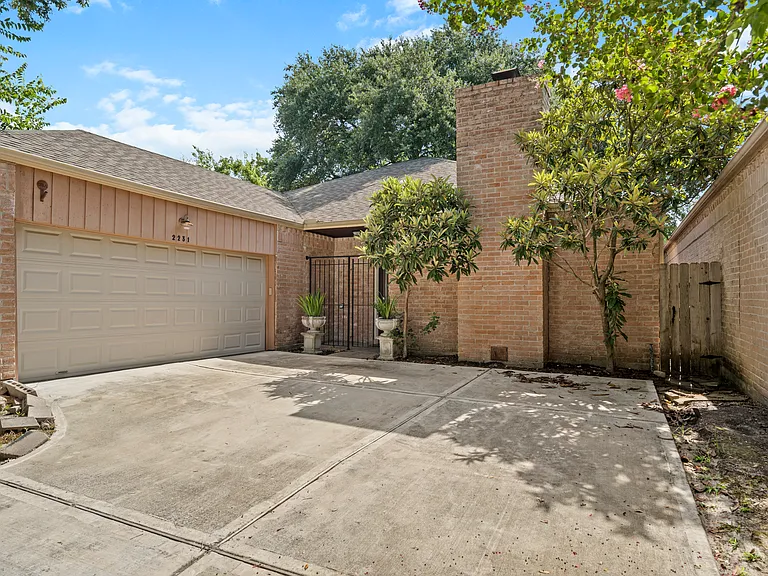 2231 Jamara Ln — Photo 26