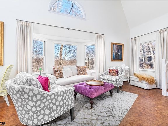 3rd image of 18 Harding Ter