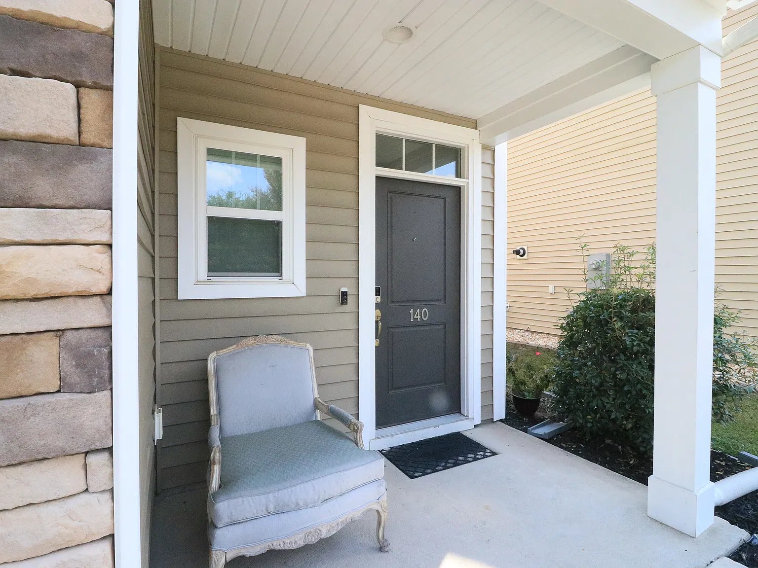 3 bed, 2.5 bath, 2000 sqft, $2,100 — Photo 3