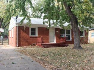 1127 N Lakeview Dr, Derby, KS 67037