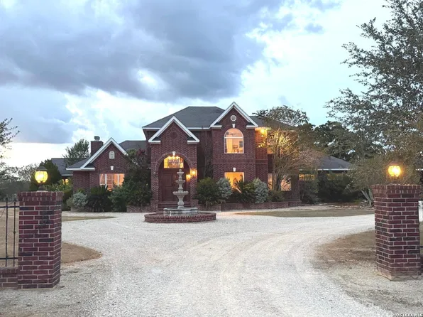 2712 N State Highway 80, Nixon, TX 78140