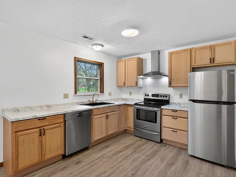 506 Seagraves Ave — Photo 7