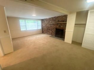 38 Woodfield Rd, Stony Brook, NY 11790