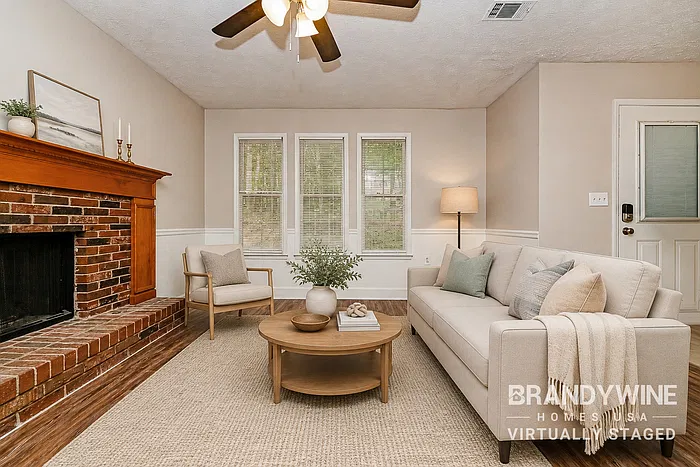 3 bed, 2.0 bath, 1826 sqft, $2,010 — Photo 3