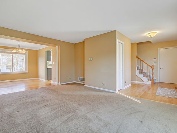 3rd image of 752 Berkshire Ln