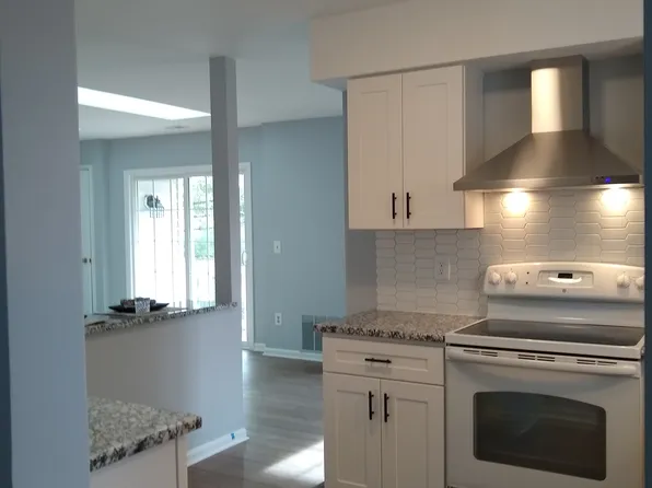 82 Junco Ct, Three Bridges, NJ 08887