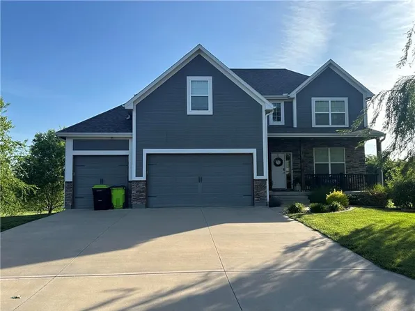 1705 SW Red Fox Cir, Oak Grove, MO 64075