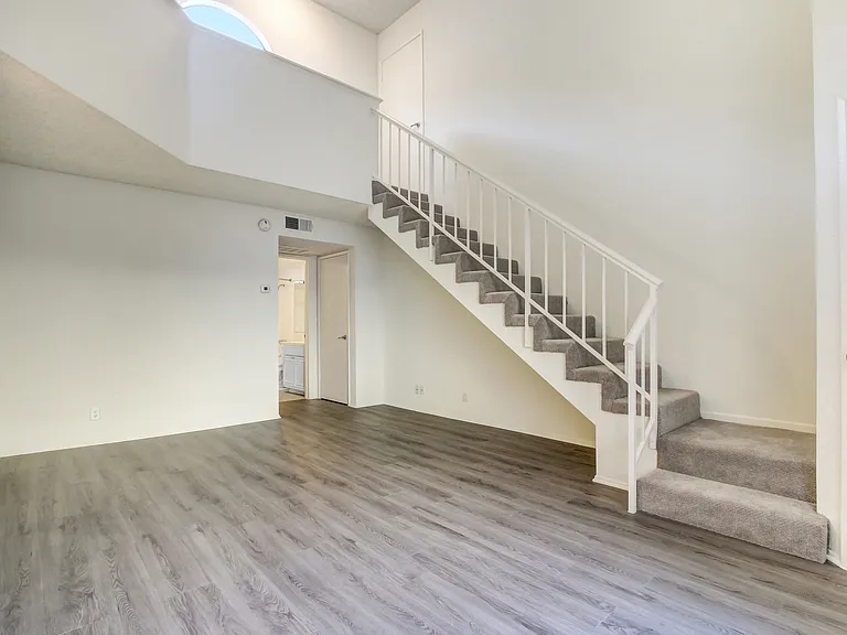 11325 Morrison St — Photo 84