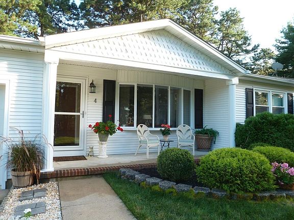 4th image of 4 Cortlandt Dr