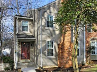 10087 Chestnut Wood Ln, Burke, VA 22015