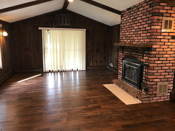5th image of 44 Ferncliff Ave
