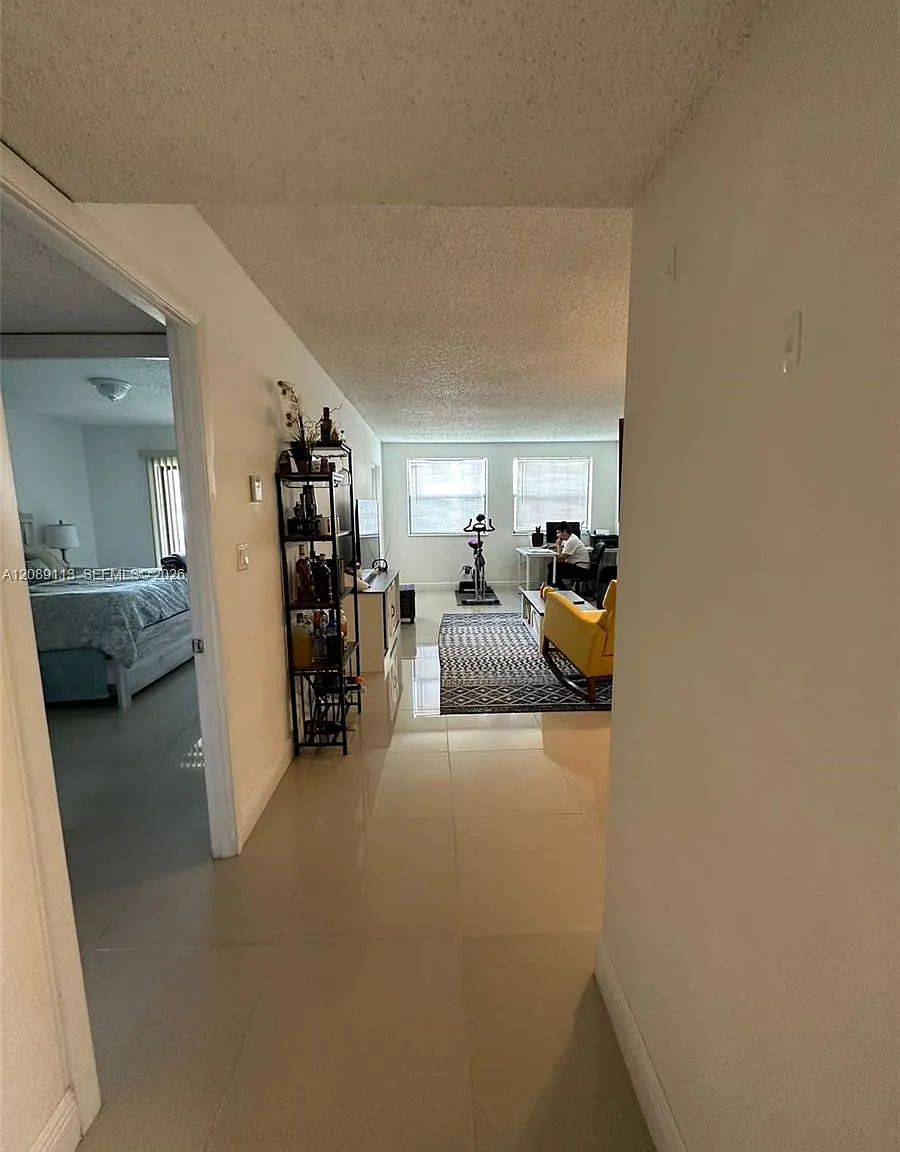 Las Vistas At Doral Condo — Photo 4