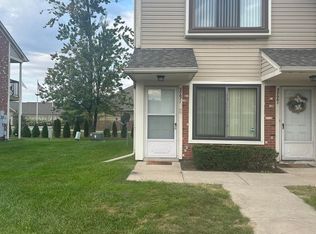 30671 Hidden Pines Ln, Roseville, MI 48066