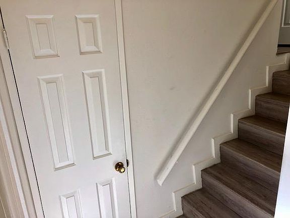 3rd image of 2307 N Cahuenga Blvd APT 8