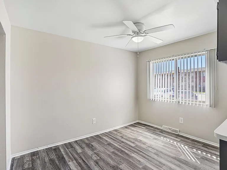 Rivercrest Apartments — Photo 75