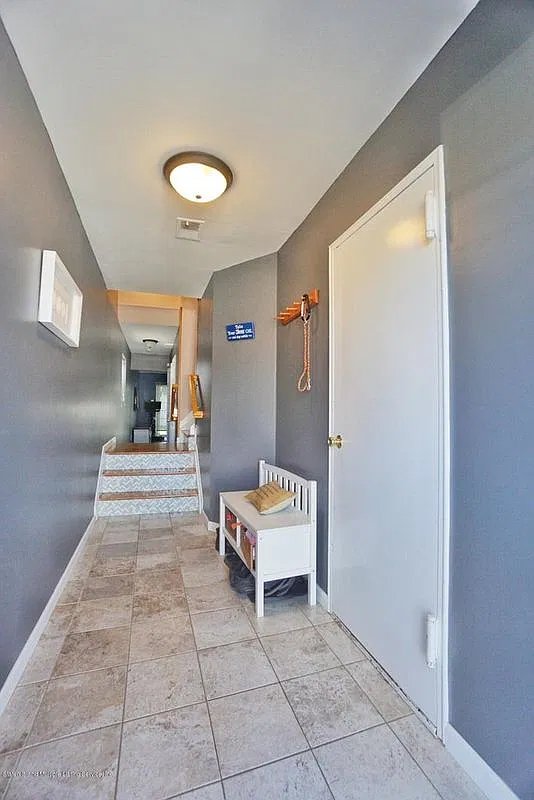 3 bed, 3.0 bath, 1098 sqft, $3,500 — Photo 2