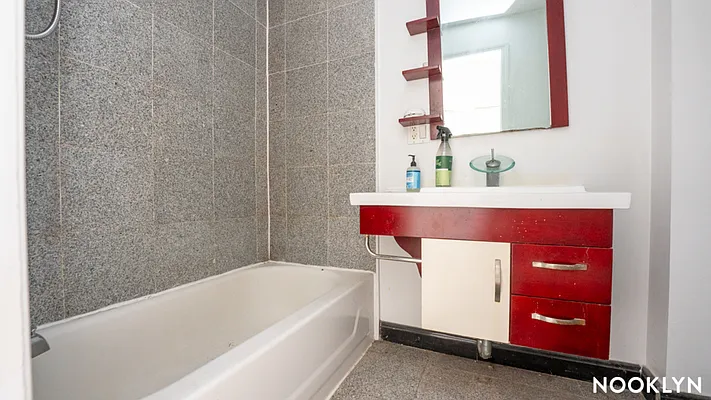 Rented by Nooklyn NYC LLC | media 41