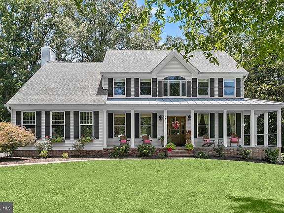 2nd image of 211 Serenade Ct