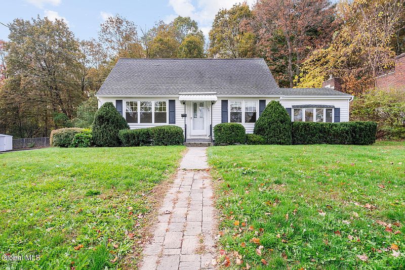 2nd image of 105 Overlook Avenue