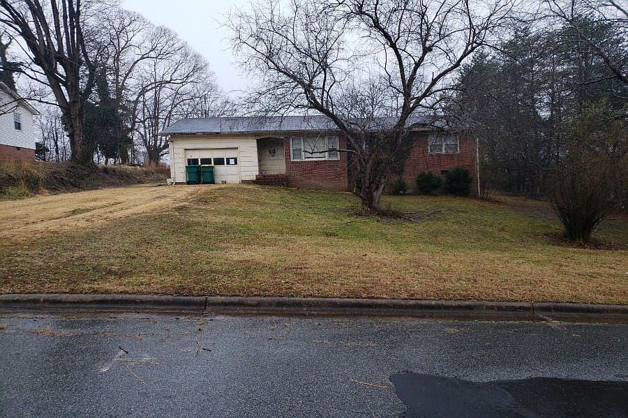 1st image of 1909 W Oak Forest Cir