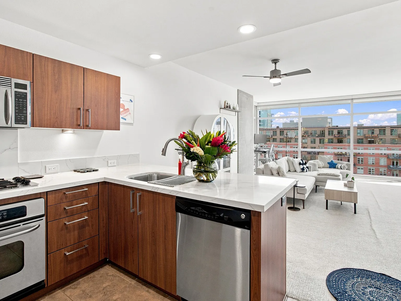 1 bed, 875 sqft, $3,950 — Photo 4