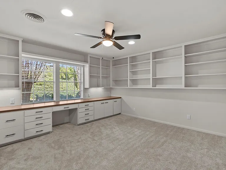 365 Piney Point Rd — Photo 16