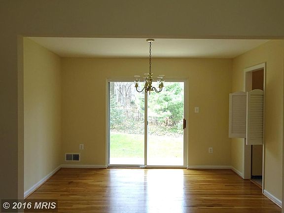 5th image of 5391 Gainsborough Dr