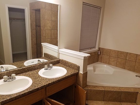 Large bath with garden tub