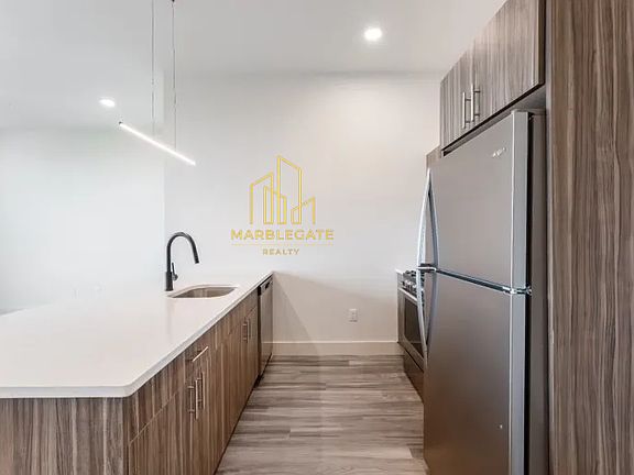 3rd image of 55-56 Washington St #33E