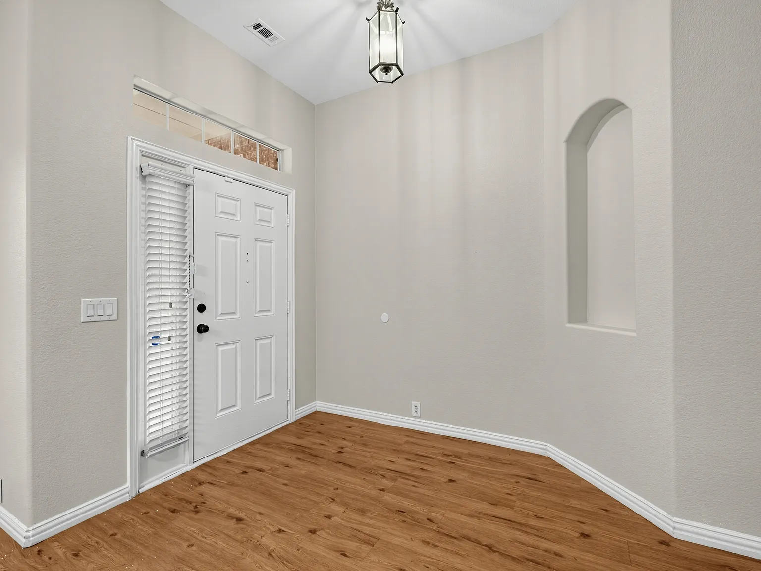 3 bed, 1740 sqft, $2,500 — Photo 3
