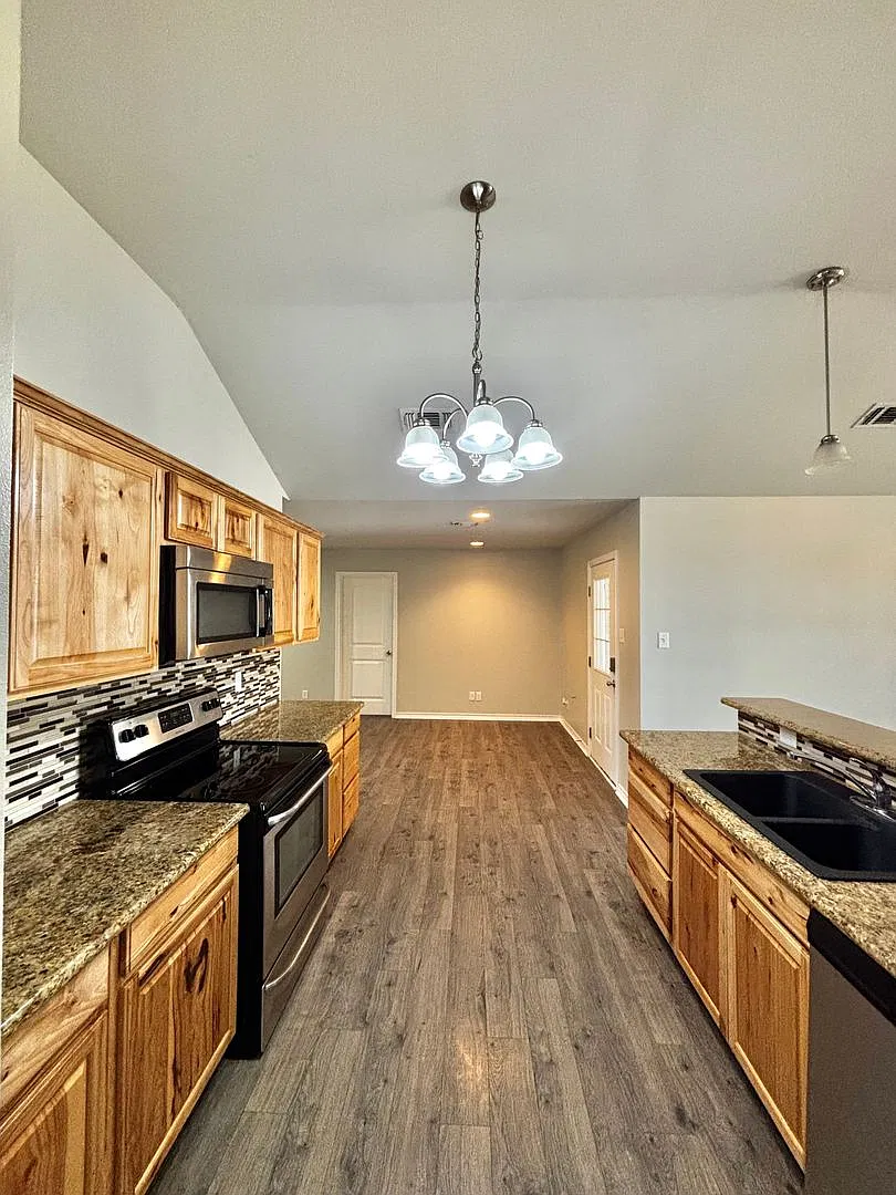 Now Available | Updated 4-Bedroom Home + Walking Distance To Asu Campus! — Photo 4