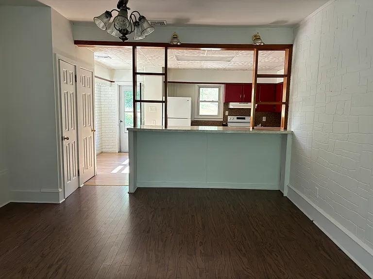 1031 Princeton Ave — Photo 2