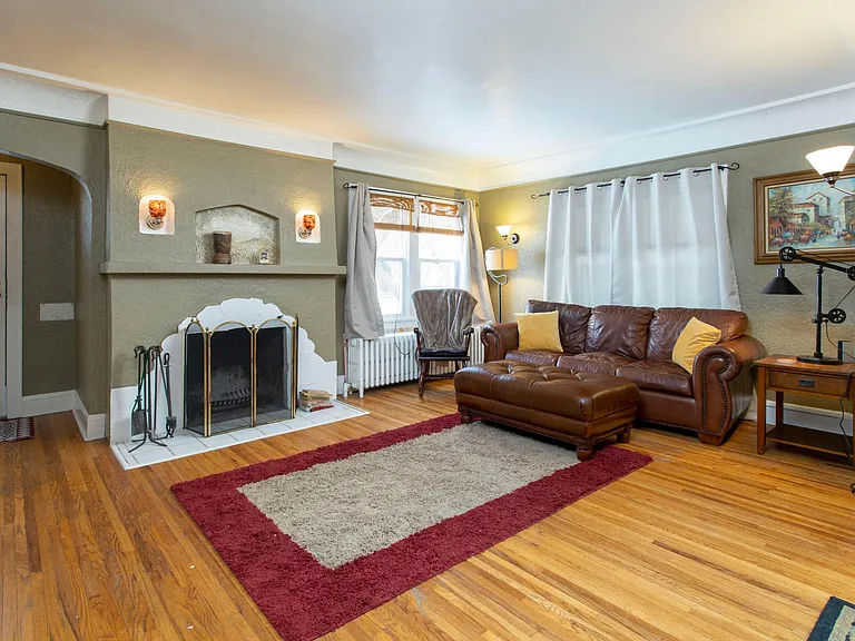 1014 Hoyt Ave W — Photo 24
