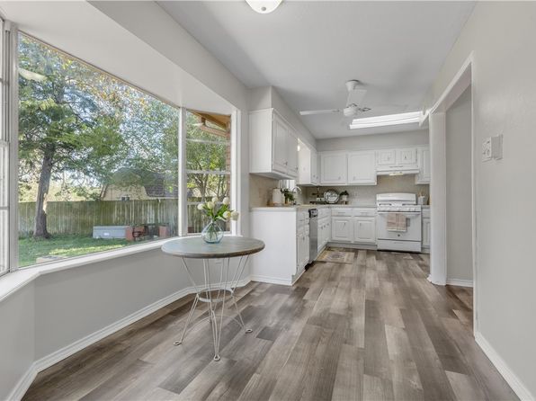 3508 Oak Valley Cir, Bryan, TX 77802