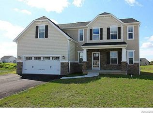 43 Middlebury Ln, Lancaster, NY 14086