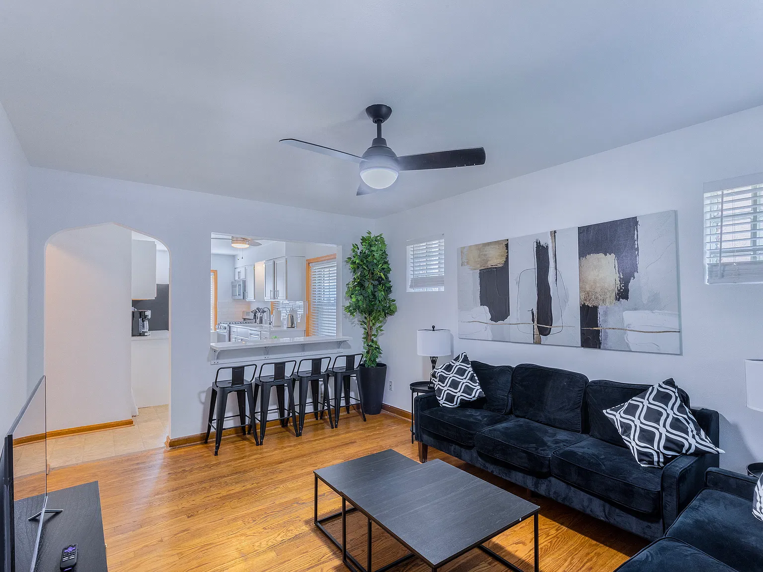 3 bed, 1400 sqft, $3,750 — Photo 1