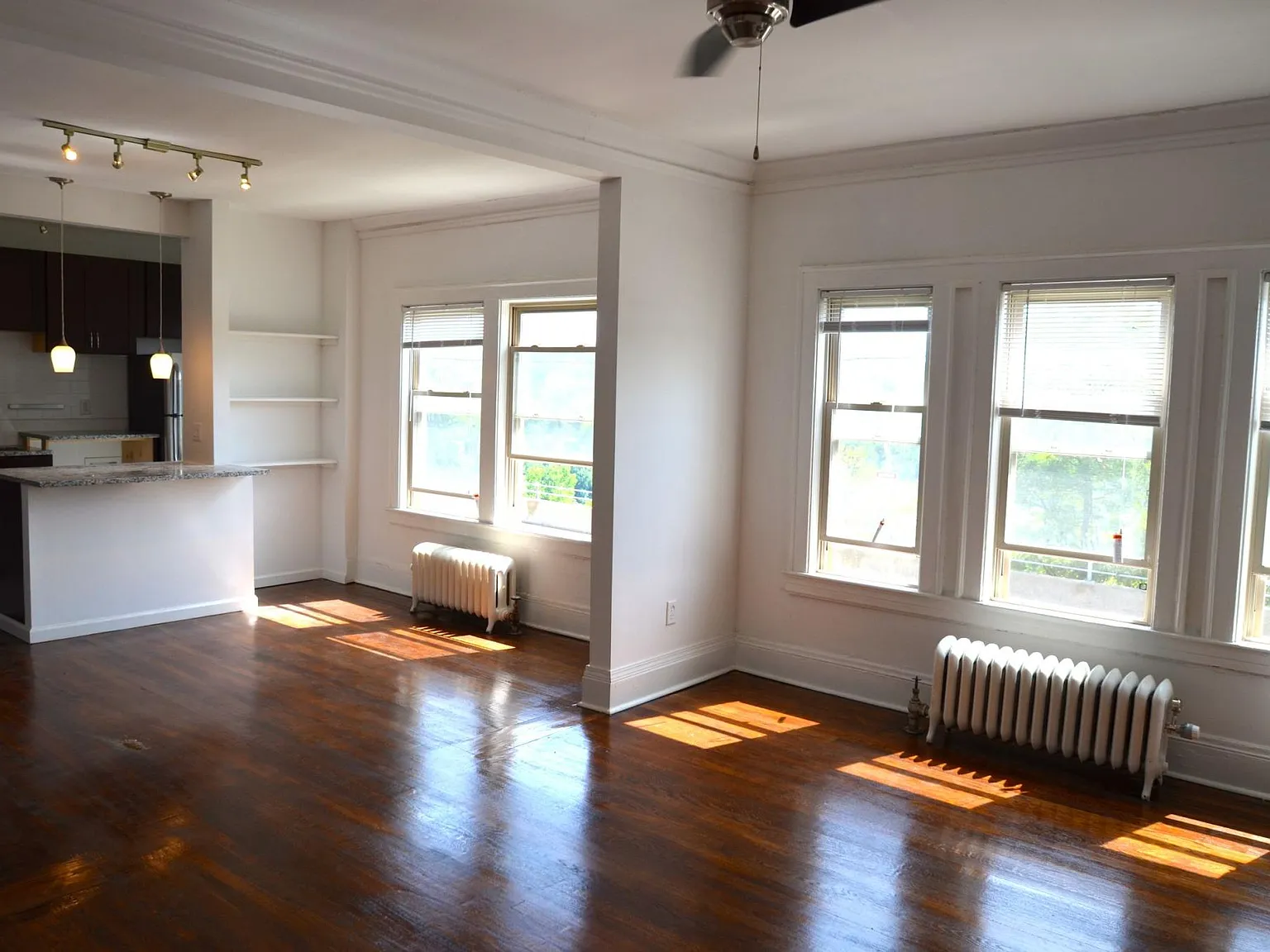 Riverview Red Door Living — Photo 3
