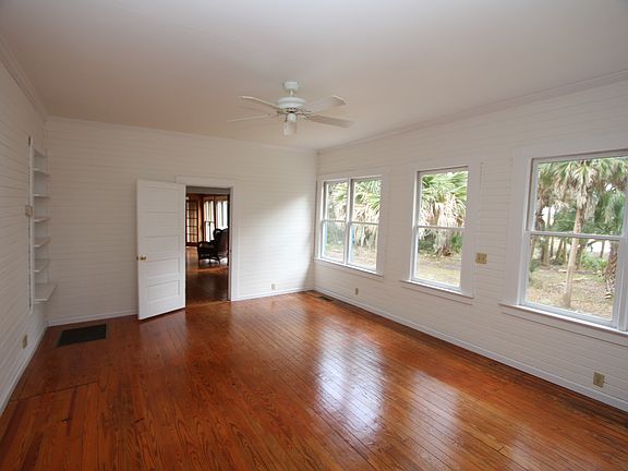 Additional master bedroom photo