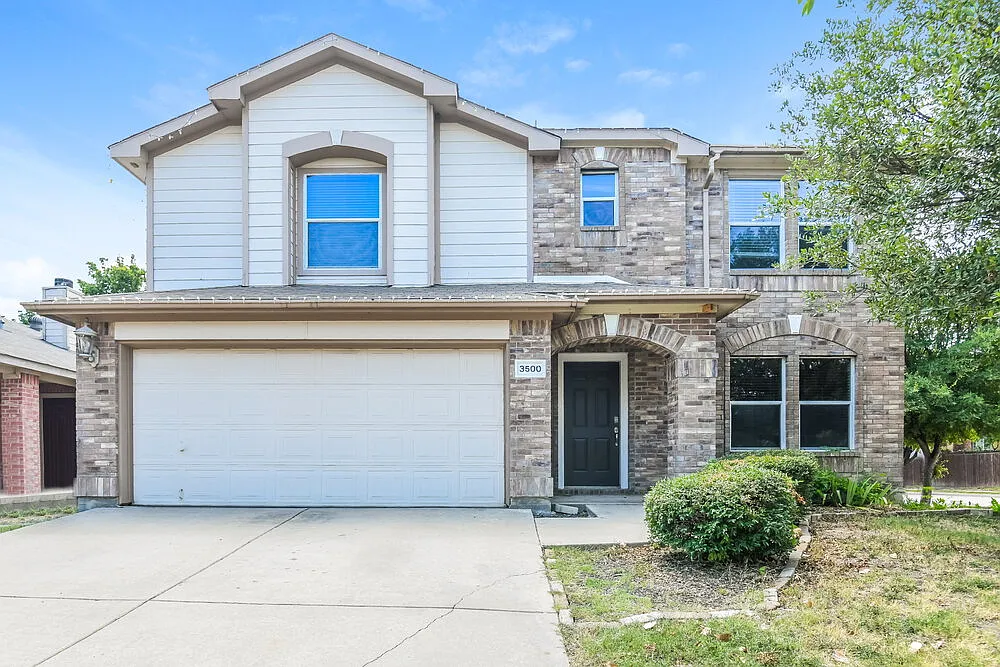 3 bed, 2.0 bath, 2972 sqft, $2,860 — Photo 1