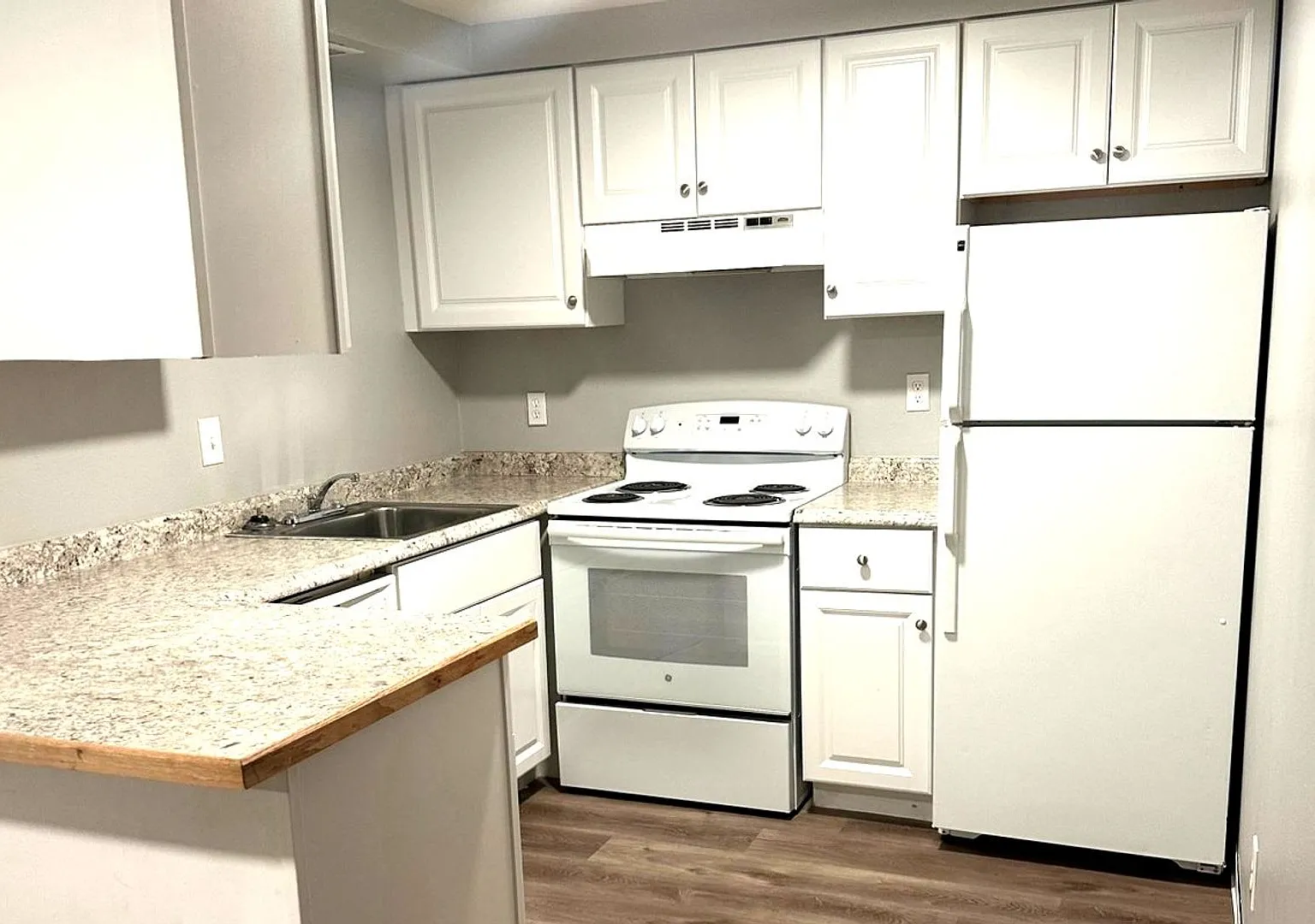 JC0680 - Dolph Court Apartments — Photo 3