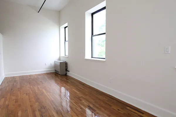 Rented by Compass | media 24