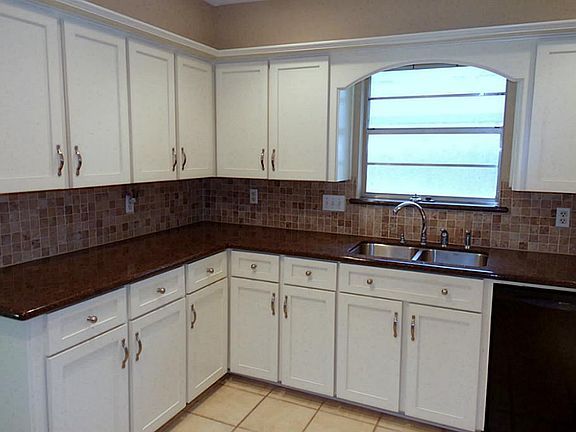 Beautiful faced cabinets. Granite countertops, tile floors.  Come and enjoy!