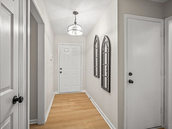 5th image of 3084 Woody Ln