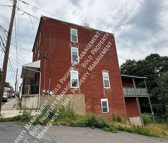 501 E Arch St — Photo 2