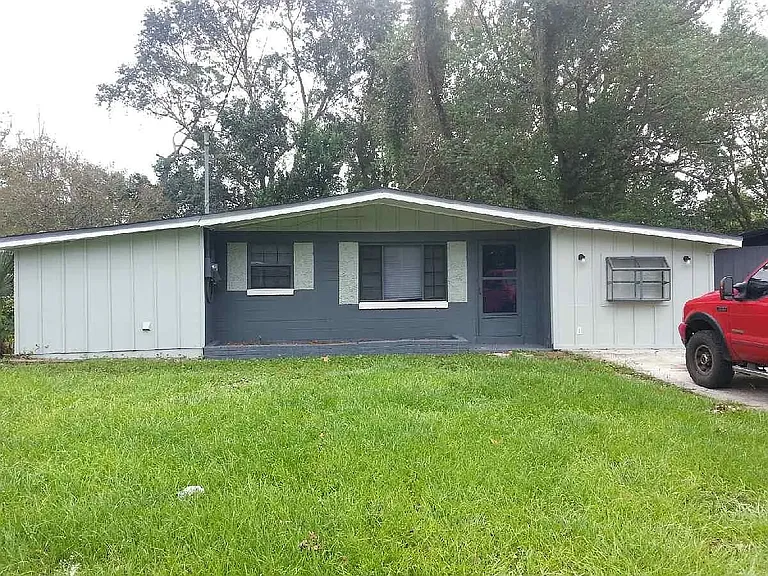 514 Clermont Dr W — Photo 4