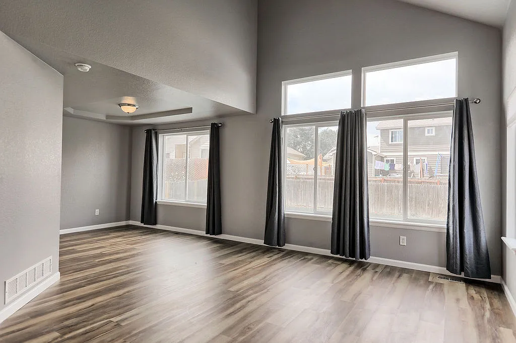 438 Heritage Lane - Room... — Photo 4